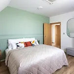Apartments By Prague City Golf